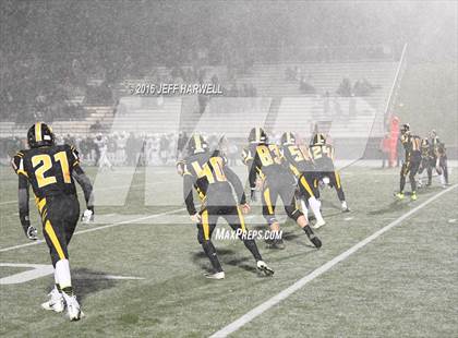 Thumbnail 2 in Garfield vs. Canton Central Catholic (OHSAA Division V Region 17 Final) photogallery.