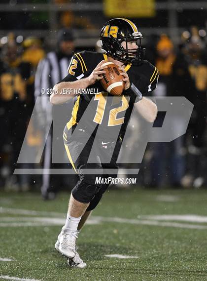 Thumbnail 3 in Garfield vs. Canton Central Catholic (OHSAA Division V Region 17 Final) photogallery.