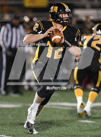 Thumbnail 1 in Garfield vs. Canton Central Catholic (OHSAA Division V Region 17 Final) photogallery.