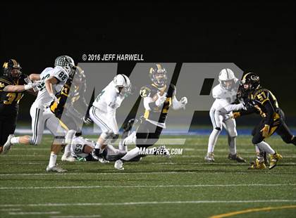 Thumbnail 2 in Garfield vs. Canton Central Catholic (OHSAA Division V Region 17 Final) photogallery.