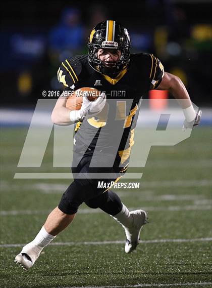 Thumbnail 3 in Garfield vs. Canton Central Catholic (OHSAA Division V Region 17 Final) photogallery.