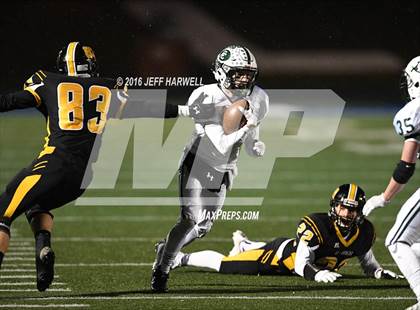 Thumbnail 1 in Garfield vs. Canton Central Catholic (OHSAA Division V Region 17 Final) photogallery.