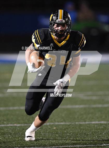 Thumbnail 2 in Garfield vs. Canton Central Catholic (OHSAA Division V Region 17 Final) photogallery.