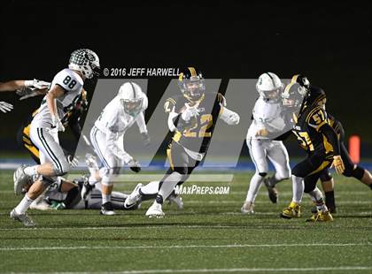 Thumbnail 2 in Garfield vs. Canton Central Catholic (OHSAA Division V Region 17 Final) photogallery.