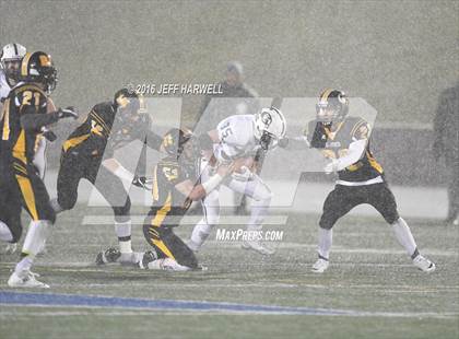 Thumbnail 2 in Garfield vs. Canton Central Catholic (OHSAA Division V Region 17 Final) photogallery.