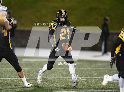 Thumbnail 3 in Garfield vs. Canton Central Catholic (OHSAA Division V Region 17 Final) photogallery.