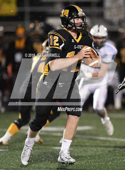 Thumbnail 2 in Garfield vs. Canton Central Catholic (OHSAA Division V Region 17 Final) photogallery.