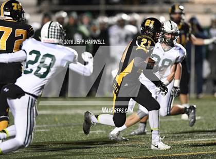 Thumbnail 1 in Garfield vs. Canton Central Catholic (OHSAA Division V Region 17 Final) photogallery.