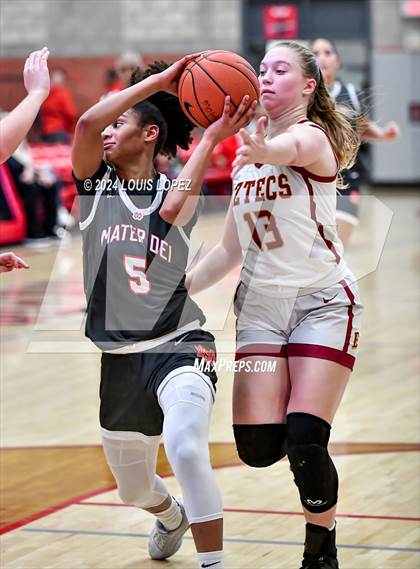 Thumbnail 3 in Esperanza @ Mater Dei (Nike Extravaganza) photogallery.