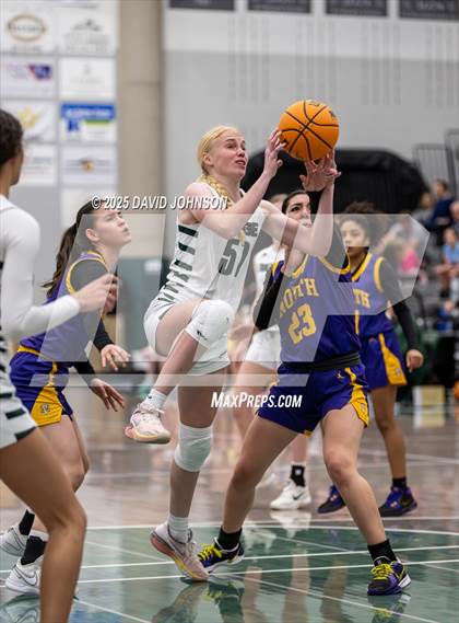 Thumbnail 3 in Fossil Ridge vs. Denver North (CHSAA 6A Round 1) photogallery.