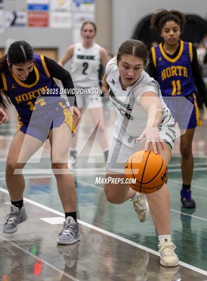 Thumbnail 2 in Fossil Ridge vs. Denver North (CHSAA 6A Round 1) photogallery.