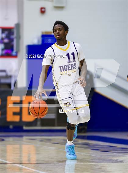 Thumbnail 1 in Centennial vs. Lemoore photogallery.