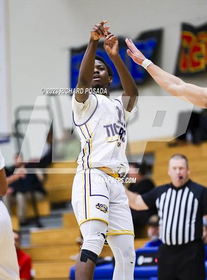 Thumbnail 1 in Centennial vs. Lemoore photogallery.