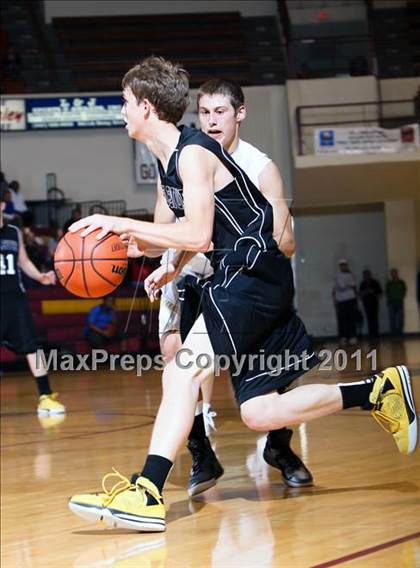 Thumbnail 2 in Archer City vs. Bellevue (Fantasy of Lights) photogallery.