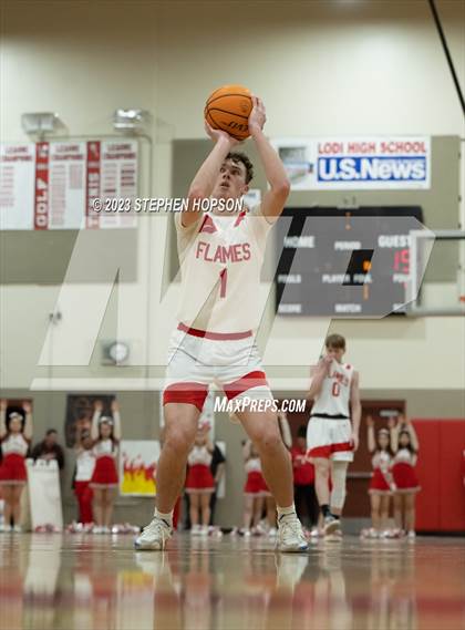 Thumbnail 1 in Tokay @ Lodi photogallery.