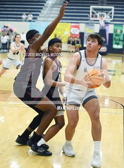 Thumbnail 2 in Bentonville West vs. Springdale photogallery.