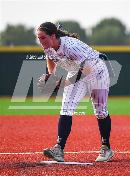 Thumbnail 1 in Lake Creek vs Pflugerville (UIL 5A Reg III Quarterfinal) photogallery.