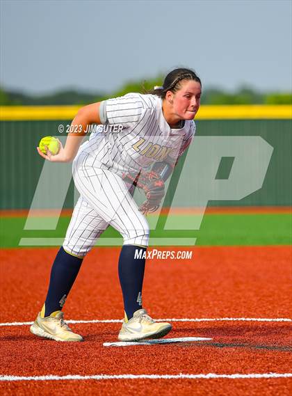 Thumbnail 1 in Lake Creek vs Pflugerville (UIL 5A Reg III Quarterfinal) photogallery.