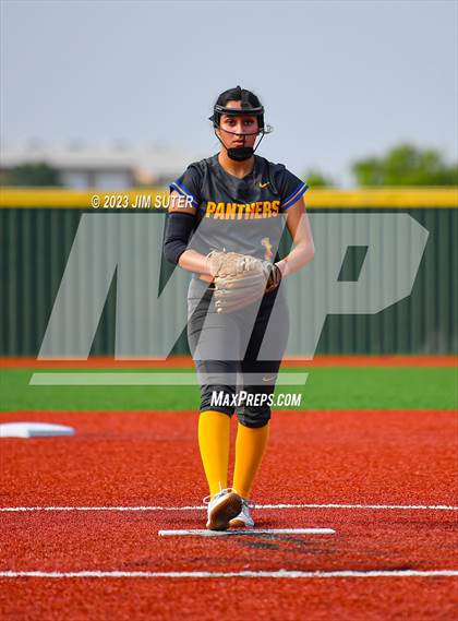 Thumbnail 3 in Lake Creek vs Pflugerville (UIL 5A Reg III Quarterfinal) photogallery.
