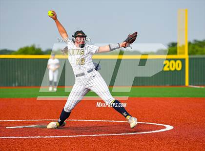 Thumbnail 1 in Lake Creek vs Pflugerville (UIL 5A Reg III Quarterfinal) photogallery.
