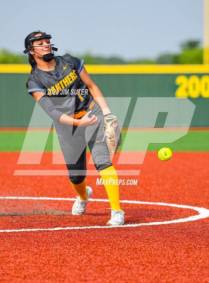 Thumbnail 3 in Lake Creek vs Pflugerville (UIL 5A Reg III Quarterfinal) photogallery.