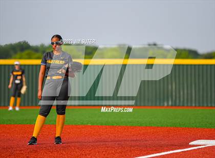 Thumbnail 3 in Lake Creek vs Pflugerville (UIL 5A Reg III Quarterfinal) photogallery.