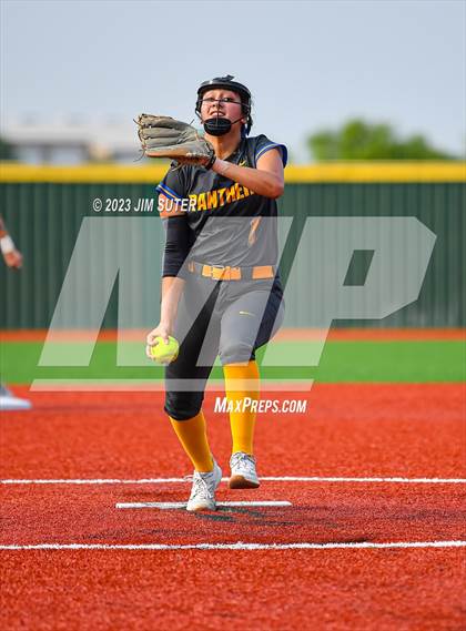 Thumbnail 1 in Lake Creek vs Pflugerville (UIL 5A Reg III Quarterfinal) photogallery.