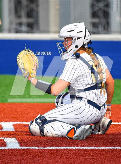 Thumbnail 1 in Lake Creek vs Pflugerville (UIL 5A Reg III Quarterfinal) photogallery.