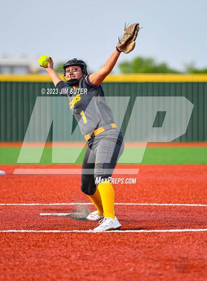 Thumbnail 3 in Lake Creek vs Pflugerville (UIL 5A Reg III Quarterfinal) photogallery.