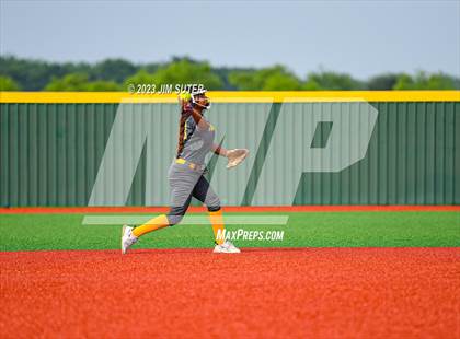 Thumbnail 1 in Lake Creek vs Pflugerville (UIL 5A Reg III Quarterfinal) photogallery.