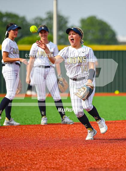 Thumbnail 1 in Lake Creek vs Pflugerville (UIL 5A Reg III Quarterfinal) photogallery.