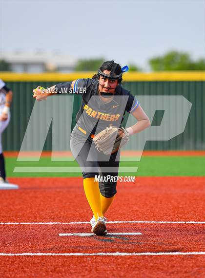 Thumbnail 1 in Lake Creek vs Pflugerville (UIL 5A Reg III Quarterfinal) photogallery.