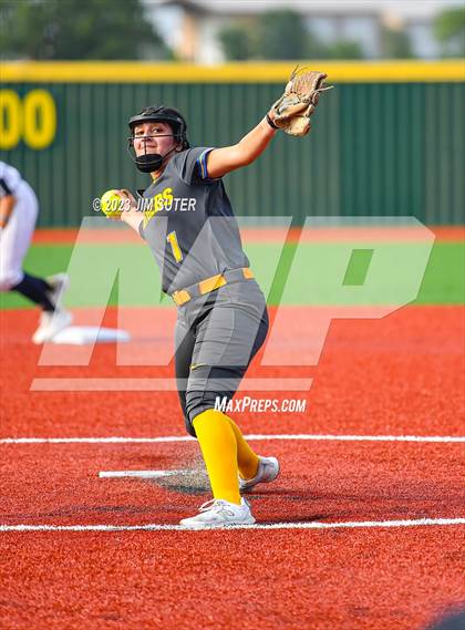 Thumbnail 1 in Lake Creek vs Pflugerville (UIL 5A Reg III Quarterfinal) photogallery.