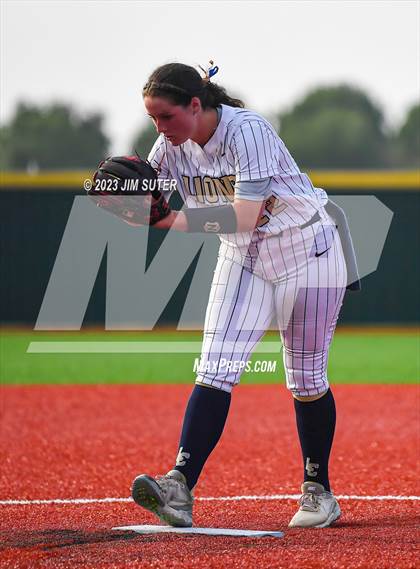 Thumbnail 3 in Lake Creek vs Pflugerville (UIL 5A Reg III Quarterfinal) photogallery.