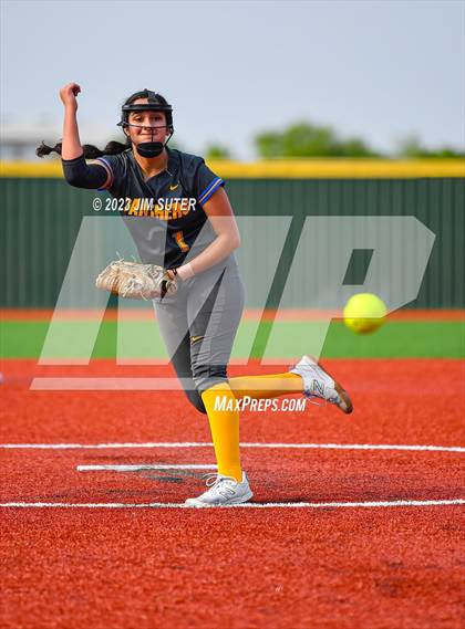 Thumbnail 2 in Lake Creek vs Pflugerville (UIL 5A Reg III Quarterfinal) photogallery.