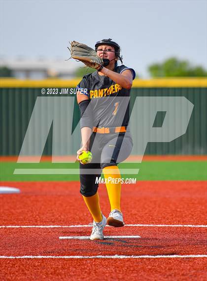 Thumbnail 3 in Lake Creek vs Pflugerville (UIL 5A Reg III Quarterfinal) photogallery.