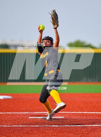 Thumbnail 1 in Lake Creek vs Pflugerville (UIL 5A Reg III Quarterfinal) photogallery.
