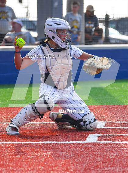 Thumbnail 3 in Lake Creek vs Pflugerville (UIL 5A Reg III Quarterfinal) photogallery.