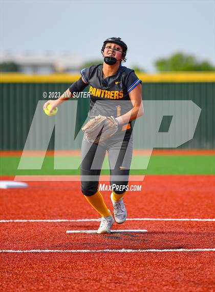 Thumbnail 2 in Lake Creek vs Pflugerville (UIL 5A Reg III Quarterfinal) photogallery.