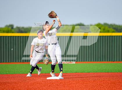 Thumbnail 1 in Lake Creek vs Pflugerville (UIL 5A Reg III Quarterfinal) photogallery.
