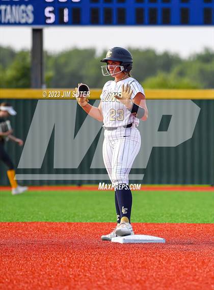 Thumbnail 3 in Lake Creek vs Pflugerville (UIL 5A Reg III Quarterfinal) photogallery.