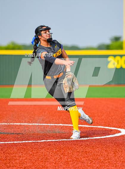 Thumbnail 1 in Lake Creek vs Pflugerville (UIL 5A Reg III Quarterfinal) photogallery.