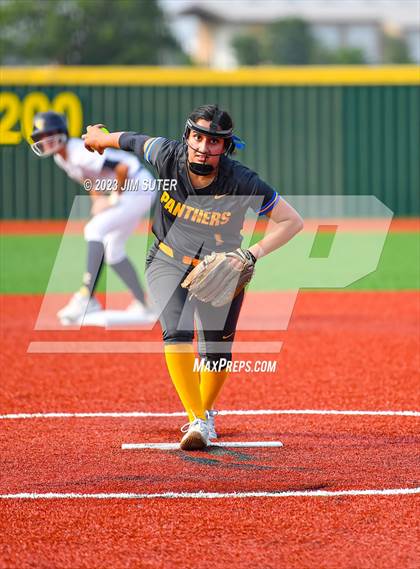 Thumbnail 2 in Lake Creek vs Pflugerville (UIL 5A Reg III Quarterfinal) photogallery.