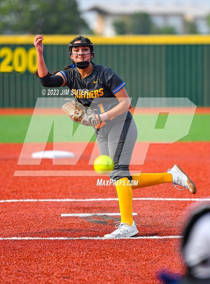 Thumbnail 1 in Lake Creek vs Pflugerville (UIL 5A Reg III Quarterfinal) photogallery.