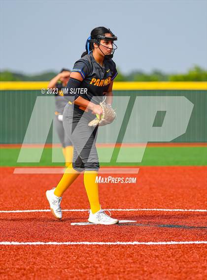 Thumbnail 2 in Lake Creek vs Pflugerville (UIL 5A Reg III Quarterfinal) photogallery.