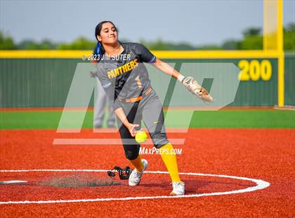 Thumbnail 2 in Lake Creek vs Pflugerville (UIL 5A Reg III Quarterfinal) photogallery.