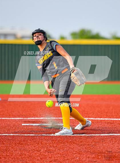 Thumbnail 1 in Lake Creek vs Pflugerville (UIL 5A Reg III Quarterfinal) photogallery.