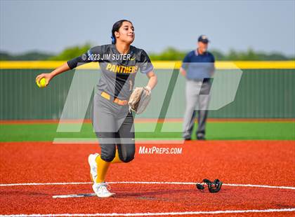 Thumbnail 1 in Lake Creek vs Pflugerville (UIL 5A Reg III Quarterfinal) photogallery.