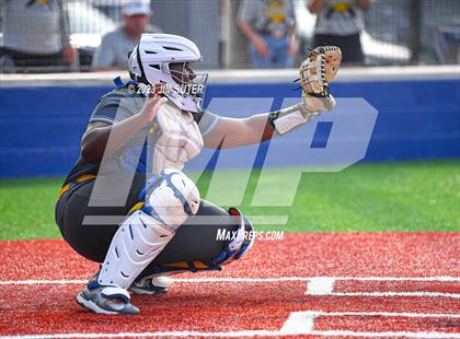 Thumbnail 3 in Lake Creek vs Pflugerville (UIL 5A Reg III Quarterfinal) photogallery.