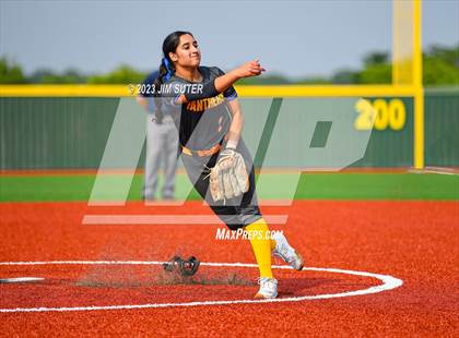 Thumbnail 3 in Lake Creek vs Pflugerville (UIL 5A Reg III Quarterfinal) photogallery.